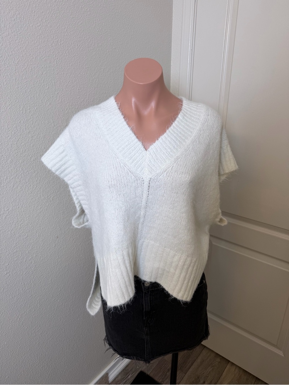 Topshop Cozy White V-Neck Knit Vest Sz M
